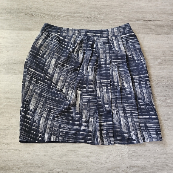 Ann Taylor Loft Pleated Front Skirt Side Zipper Womens Size 12 NWT - Picture 1 of 4